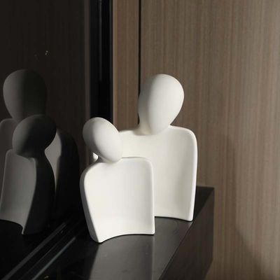 Οι εμπορικοί αγοραστές βελτιώνουν την αισθητική του καταστήματός σας με το άγαλμα των λάτρων της αφηρημένης τέχνης