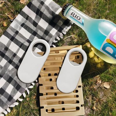 Πυραμίδιο ανοιχτήρα μπουκαλιών κρασιού με απλό σχεδιασμό