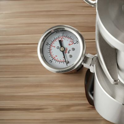 Οικιακή καφετιέρα με μαύρο λογότυπο λέιζερ Espresso Barista εργαλεία και μετρητή πίεσης