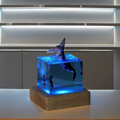 Οικιακή διακόσμηση Κομμάτια Luxury LED Ocean Night Light Shark Diver Resin Table Lamp για παιδιά