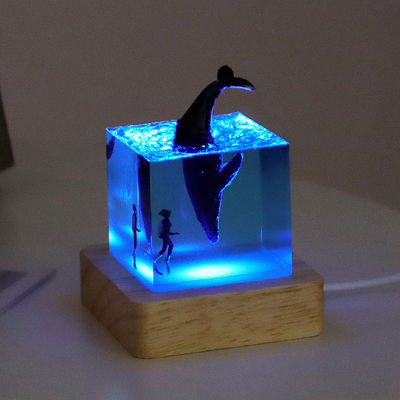 Οικιακή διακόσμηση Κομμάτια Luxury LED Ocean Night Light Shark Diver Resin Table Lamp για παιδιά