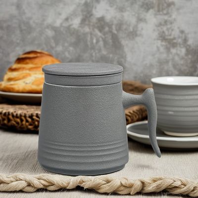 Κεραμική τσαγιέρα 900cc σε λευκή πορσελάνη με άνετα φλιτζάνια καφέ και κομψά πιάτα