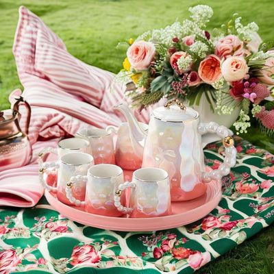 Σύγχρονη πολυτελή ροζ κεραμική κούπα τσαγιού με σκελετό και πιάτο για το απόγευμα τσάι