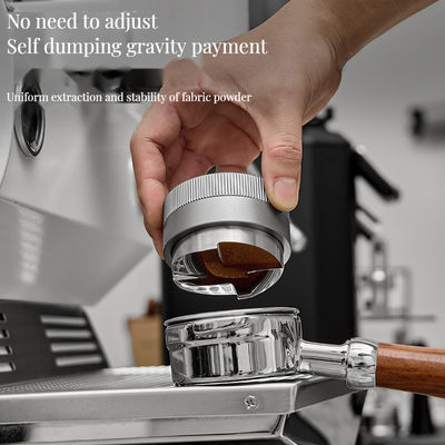 Τέσσερις λεπίδες από ανοξείδωτο χάλυβα για μπαρίστα σε καφέ