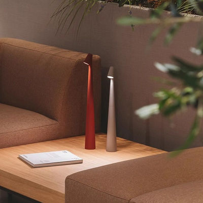 Μεταφορτώσιμο λεπτό κεραμικό φως LED τραπεζιού με 3-επίπεδο φωτεινότητας