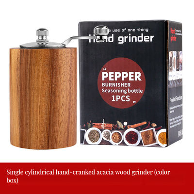 Γεμάτο από ξύλινο μπουκάλι με χειροκίνητο στρογγυλοποιημένο αλάτι και πιπέρι για σπόρους λιναριού και προσαρμοσμένο μέγεθος