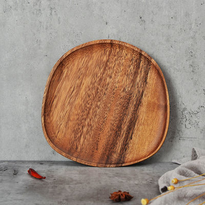 Τραπέζια και καλάθια με φρούτα από στερεό ξύλο