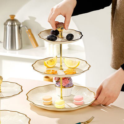 Ρομαντικό άγγιγμα 3-επίπεδο κεραμική πλάκα λευκό επιδόρπιο σταθμό για τα εφόδια των Χριστουγέννων