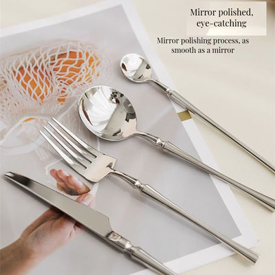 Τεχνική Διακοσμημένη πολυτελή 24pcs στρώση από ανοξείδωτο χάλυβα για ξενοδοχεία και γάμους