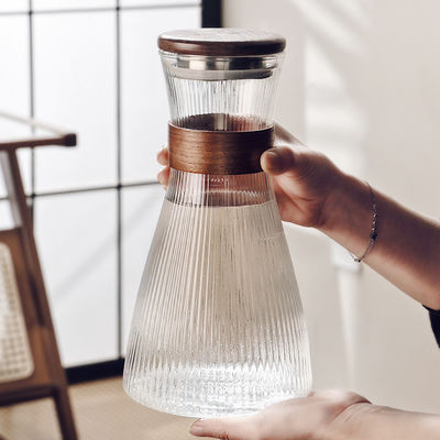 Προσαρμοσμένο μέγεθος High Borosilicate Glass Drinking Set για σύγχρονα μπουκάλια κρύου νερού στο σπίτι