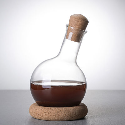 Κλασικό στυλ κόκκινου κρασιού με βρύση από βροσιλικάτο