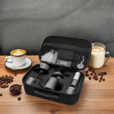 Εραστές καφέ Κλασικό στυλ με ποντίκι και σκεύη