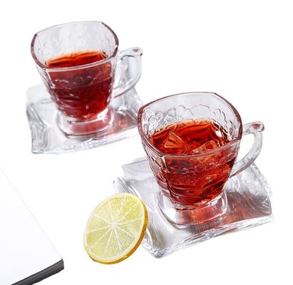 Απλό σχεδιασμό κεραμικής πορσελάνης φλιτζάνι καφέ και πλακάκι για την διακόσμηση του σπιτιού