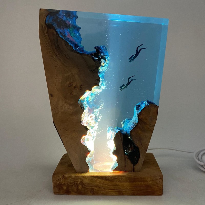 Οικιακή διακόσμηση Κομμάτια Luxury LED Ocean Night Light Shark Diver Resin Table Lamp για παιδιά