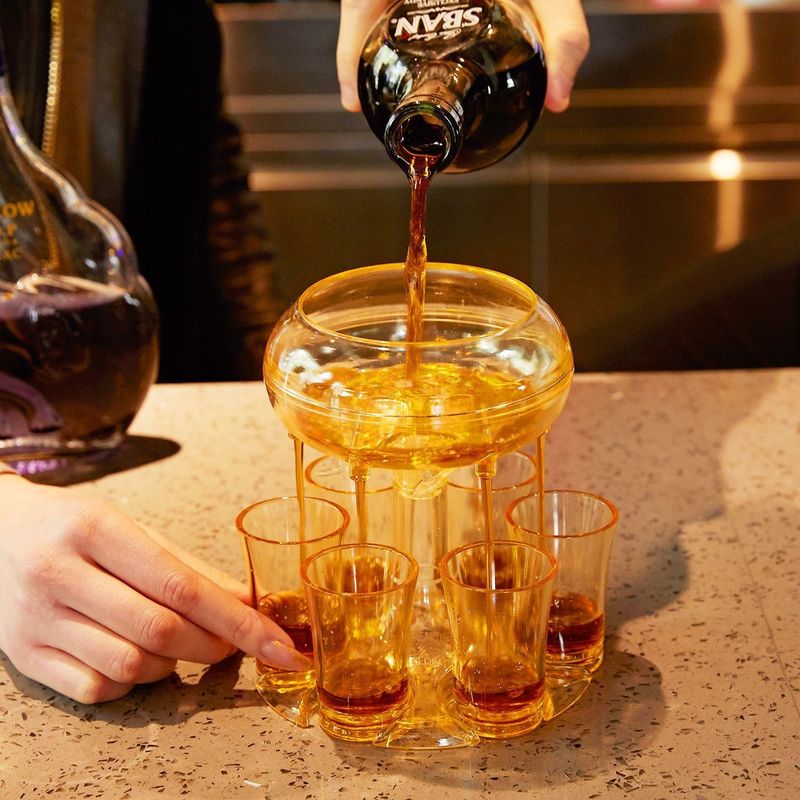 Μοναδικό σχεδιασμό 6 Shot Glass Dispenser και Κρατητής για Beer Whiskey Cocktail Εραστές