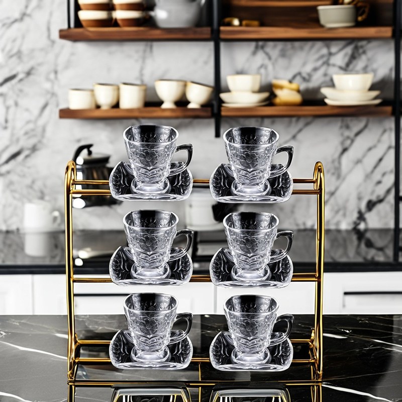 Κύπελλο τσαγιού και πιάτο καφέ σε κλασικό σχεδιασμό για τις Ευχαριστίες